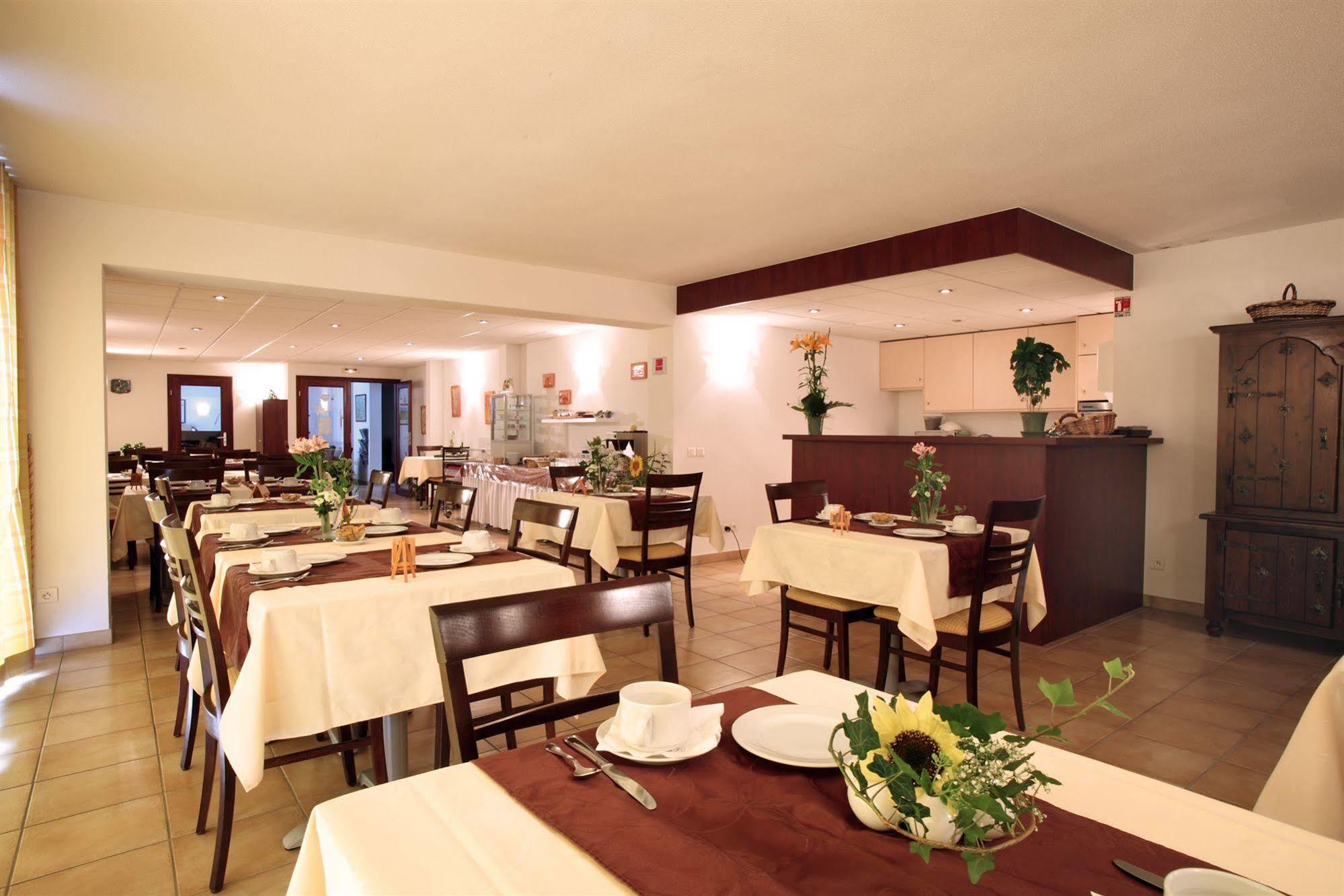 Logis Hotel & Restaurant Au Lion D'Or Burnhaupt-le-Haut 외부 사진